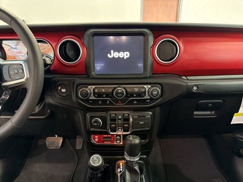 Used 2023 Jeep Gladiator Rubicon w/ Cold Weather Group image 32