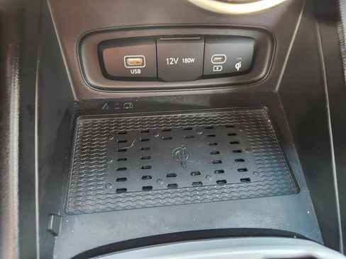 Certified 2024 Hyundai Venue Limited image 30