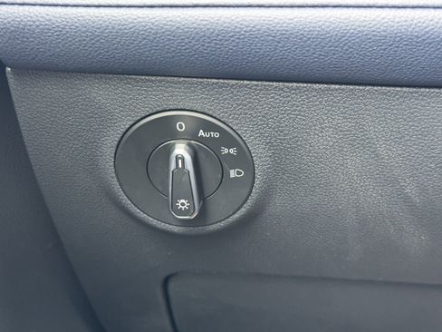 New 2025 Volkswagen Taos SEL image 29