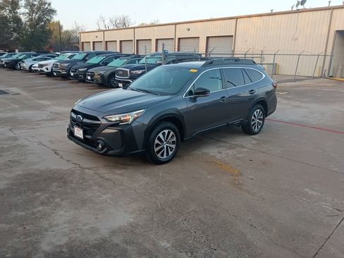 Used 2025 Subaru Outback Premium image 1