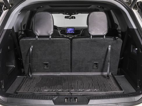 Used 2021 Ford Explorer XLT w/ Equipment Group 202A image 43