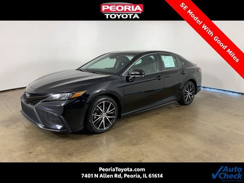 Used 2023 Toyota Camry SE image 1
