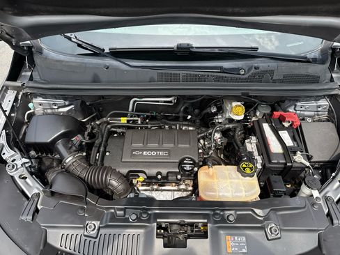 Used 2020 Chevrolet Trax LT FWD image 16