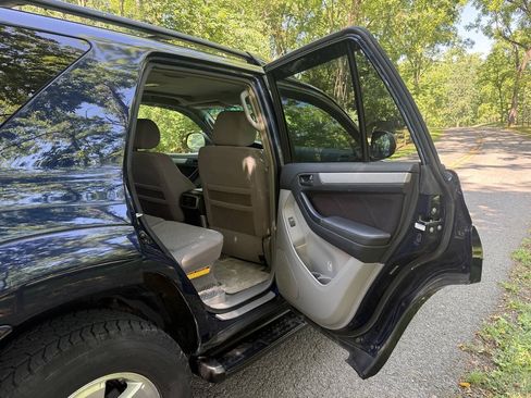 Used 2006 Toyota 4Runner SR5 AWD/4WD image 80