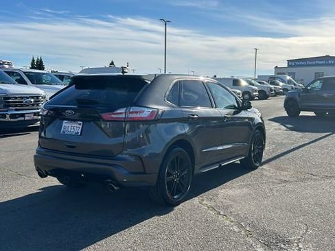 Certified 2020 Ford Edge ST-Line w/ Cold Weather Package image 3