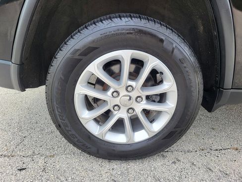 Used 2014 Jeep Grand Cherokee Laredo w/ 18" Wheel & 8.4" Radio Group AWD/4WD image 32