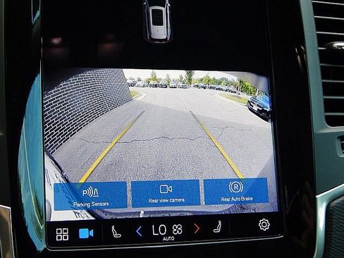 Certified 2025 Volvo XC90 B5 Core image 27