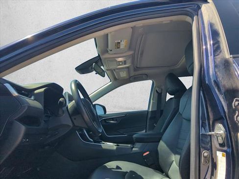 Used 2023 Toyota RAV4 XLE Premium image 14