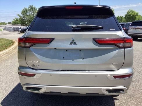 Used 2024 Mitsubishi Outlander SEL AWD/4WD image 3