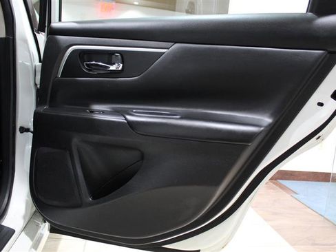 Used 2016 Nissan Altima 2.5 SR FWD image 29