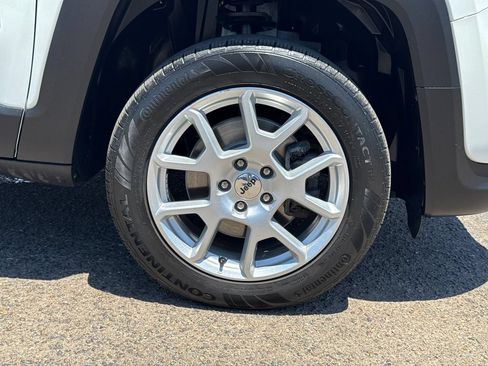Certified 2022 Jeep Renegade Latitude w/ Convenience Group AWD/4WD image 7