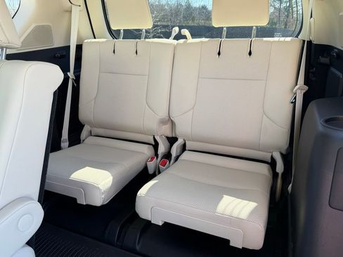 Used 2023 Lexus GX 460 Premium w/ Accessory Package image 9