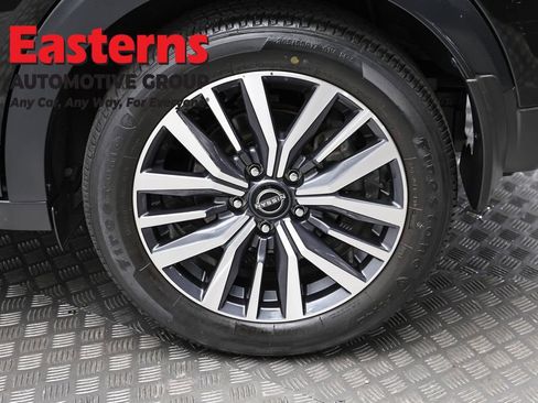 Used 2023 Nissan Kicks SV image 8