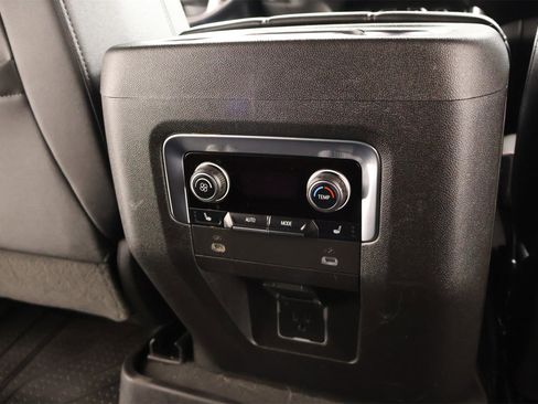 Used 2022 Chevrolet Suburban LT w/ Luxury Package image 16