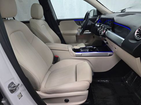 Used 2023 Mercedes-Benz GLB 250 4MATIC w/ Premium Package image 27
