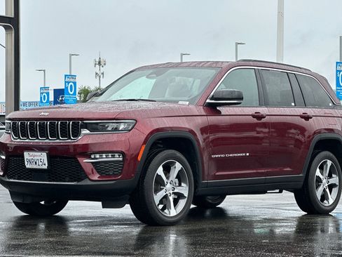 Used 2024 Jeep Grand Cherokee Limited w/ Luxury Tech Group II image 8
