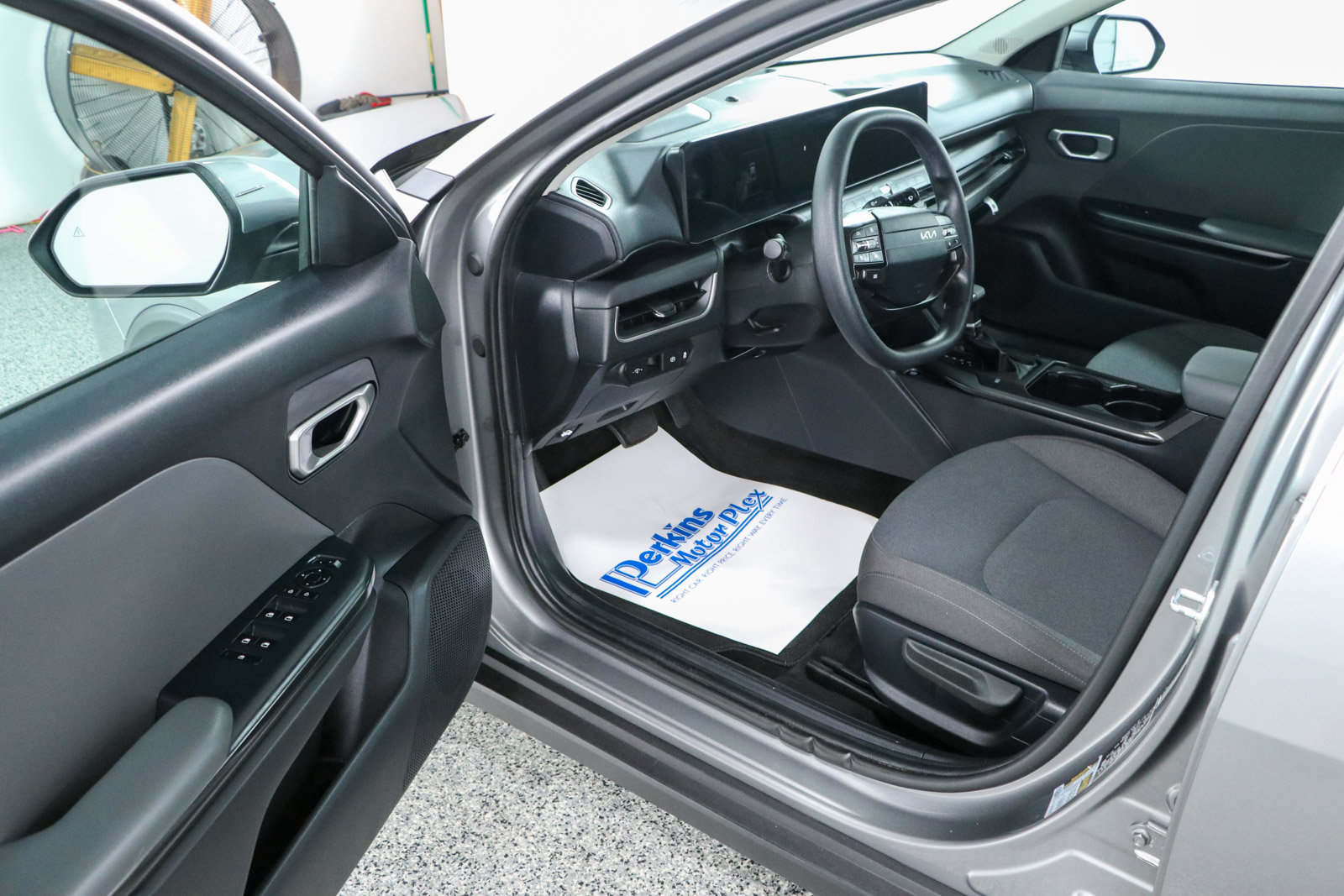 Used 2025 Kia K4 FWD image 3
