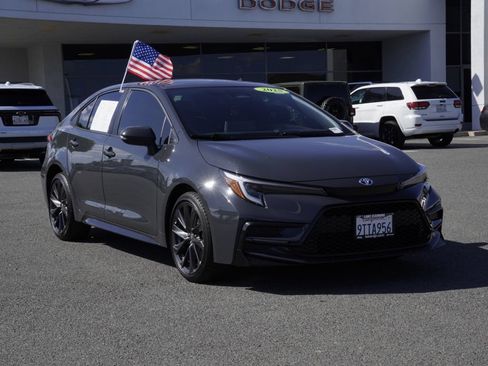 Used 2025 Toyota Corolla SE w/ SE Premium Package FWD image 2