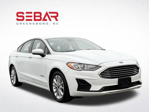 Used 2019 Ford Fusion SE FWD image 3