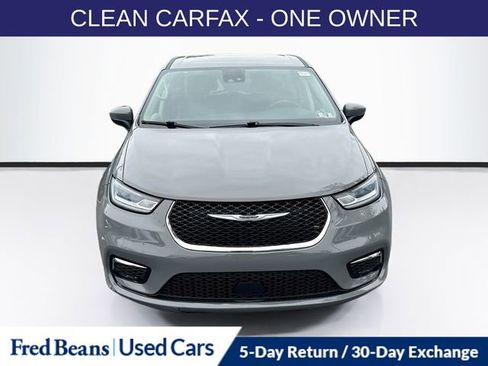 Used 2023 Chrysler Pacifica Touring-L FWD image 2