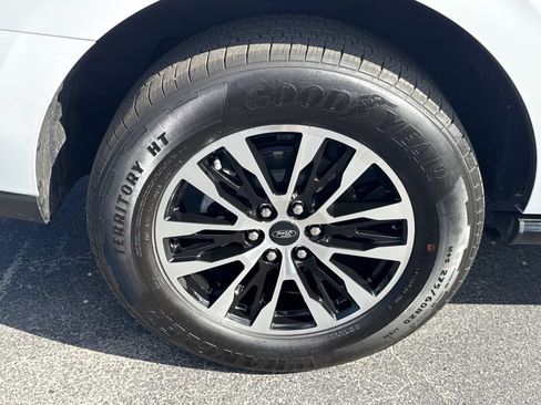 Certified 2025 Ford Expedition Platinum AWD/4WD image 40
