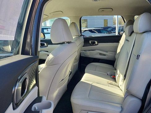 New 2025 Kia Sorento S image 6