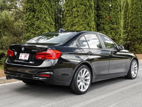 Used 2018 BMW 320i xDrive Sedan AWD/4WD image 17
