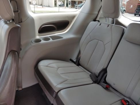 Used 2021 Chrysler Voyager Lxi FWD image 29