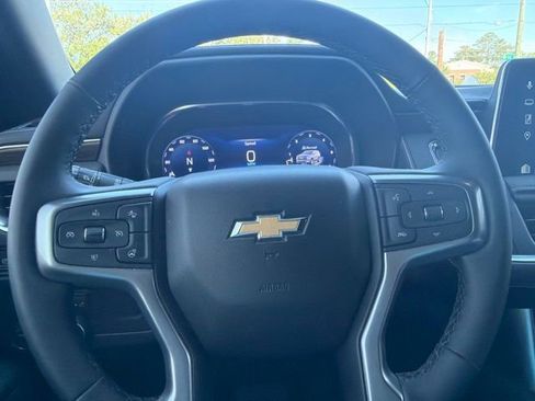 Used 2024 Chevrolet Suburban Premier w/ Premium Package 2 RWD image 8