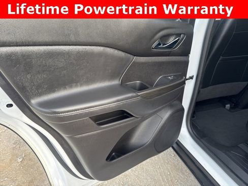 Used 2023 GMC Acadia SLT image 30