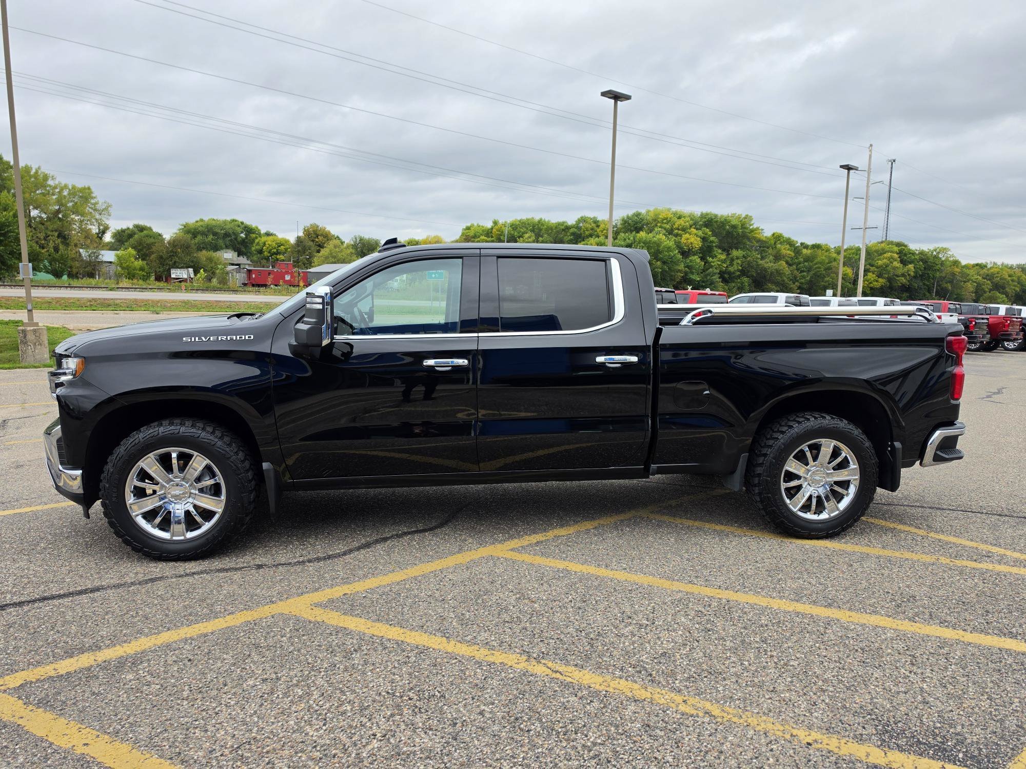 Used 2021 Chevrolet Silverado 1500 LTZ w/ Technology Package AWD/4WD image 2
