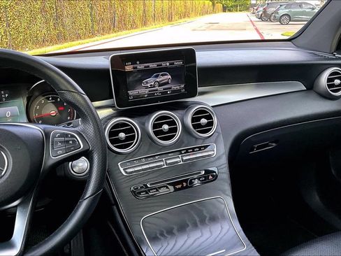 Used 2018 Mercedes-Benz GLC 300 image 6