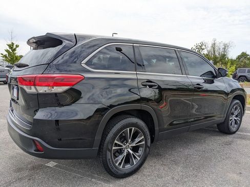 Used 2019 Toyota Highlander LE image 15