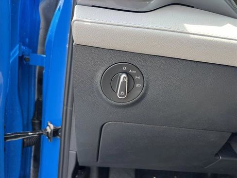 New 2025 Volkswagen Taos SEL image 14