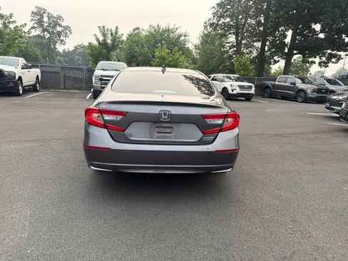Used 2018 Honda Accord Touring image 7