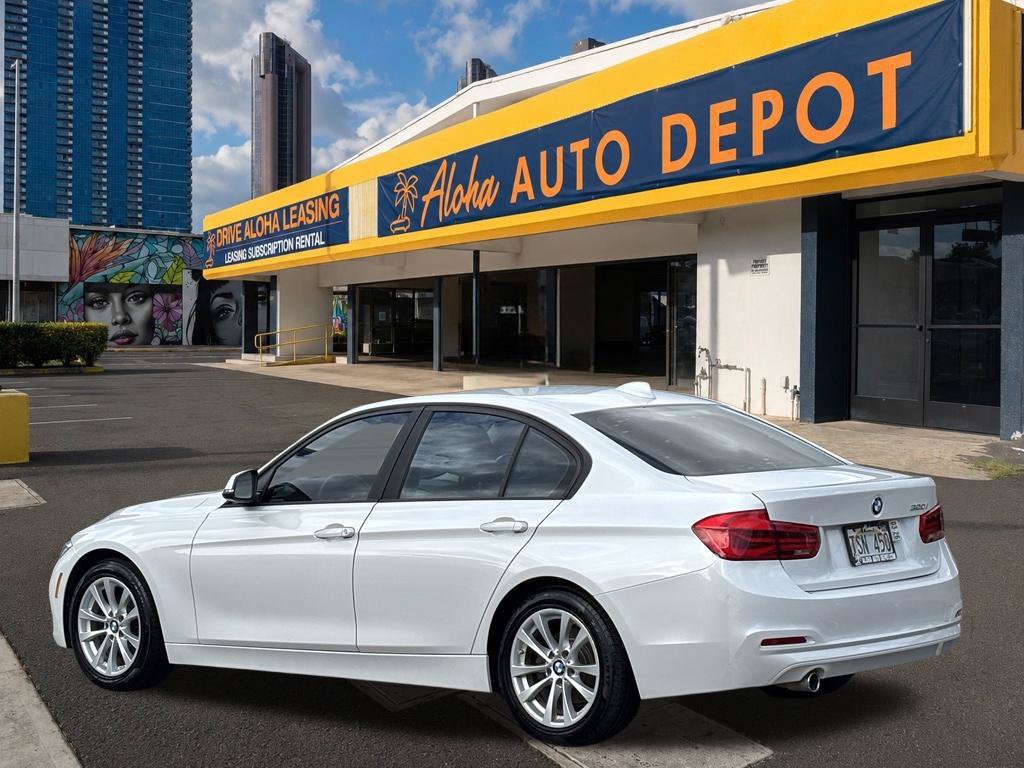Used 2018 BMW 320i Sedan RWD image 3