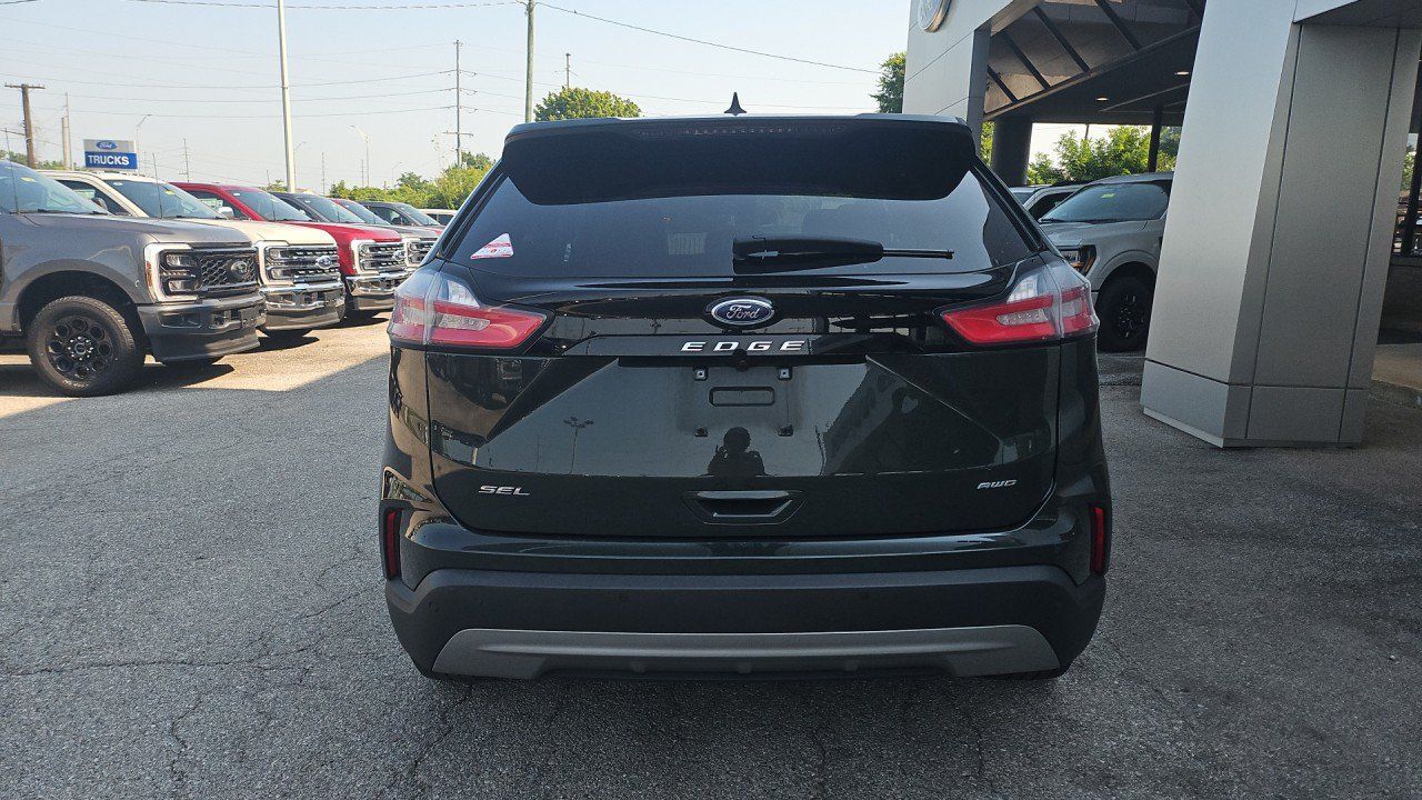 Used 2024 Ford Edge SEL AWD/4WD image 4