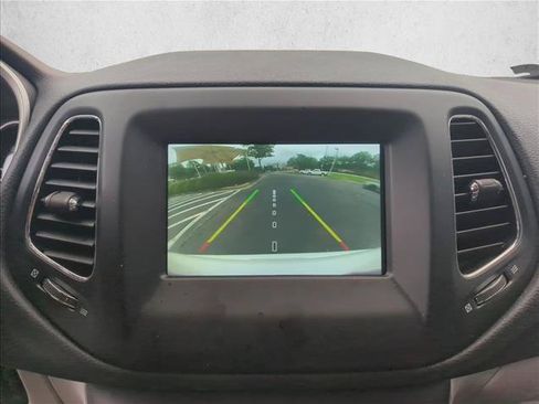 Used 2019 Jeep Compass Latitude w/ Popular Equipment Group FWD image 17