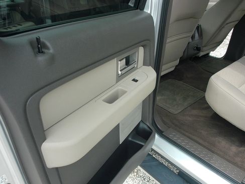 Used 2010 Ford F150 XLT RWD image 26