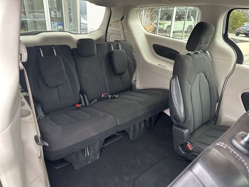 Used 2023 Chrysler Voyager LX FWD image 18