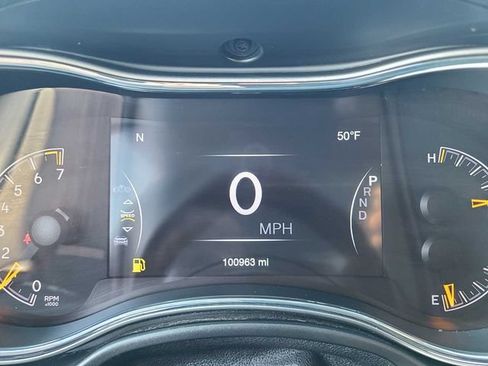 Used 2018 Jeep Grand Cherokee Laredo AWD/4WD image 24