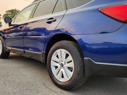 Used 2017 Subaru Outback 2.5i Premium image 10