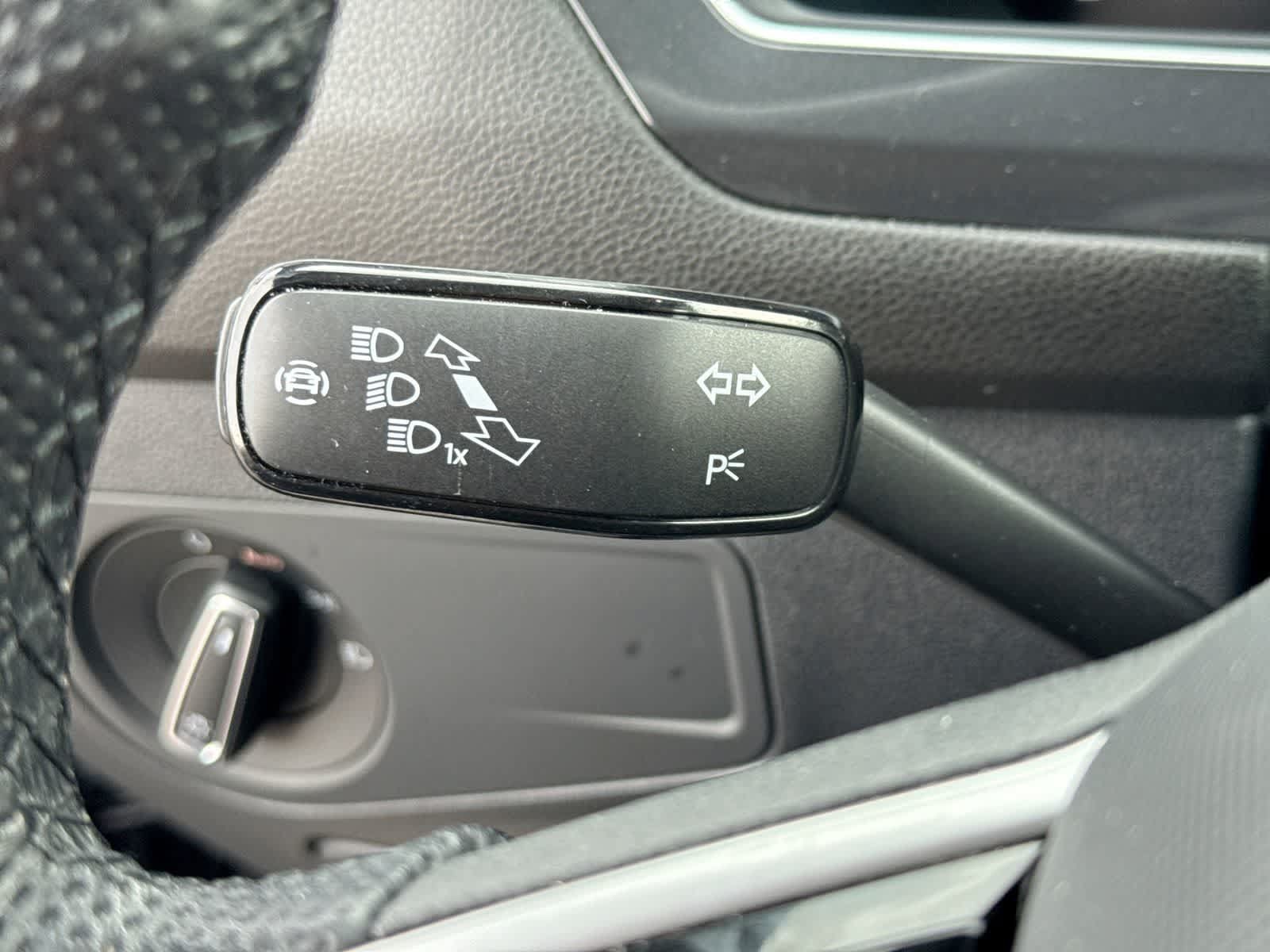 Used 2024 Volkswagen Tiguan SE R-Line FWD image 32