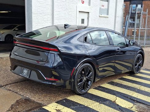 Used 2025 Toyota Prius AWD image 6