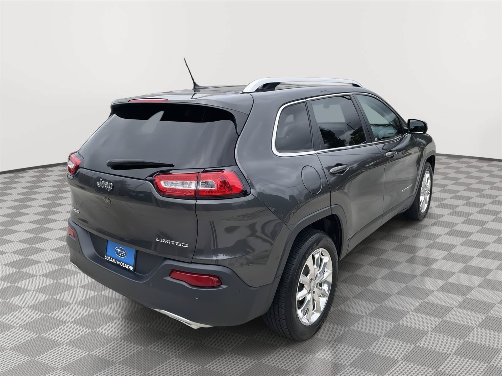 Used 2015 Jeep Cherokee Limited w/ Luxury Group AWD/4WD image 14