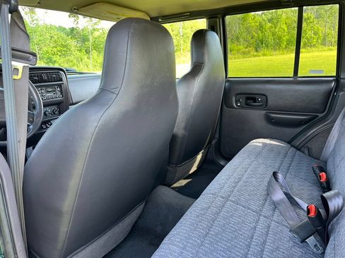 Used 2001 Jeep Cherokee Sport AWD/4WD image 40