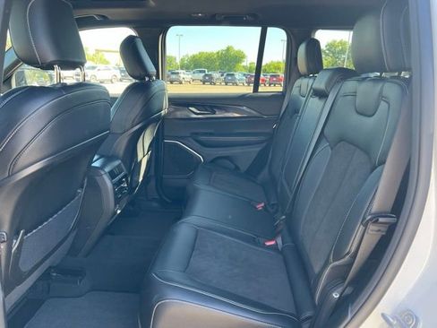 Used 2022 Jeep Grand Cherokee Altitude AWD/4WD image 17