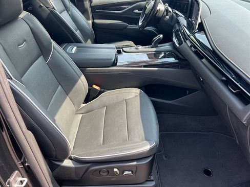 Used 2023 Cadillac Escalade ESV Sport AWD/4WD image 17