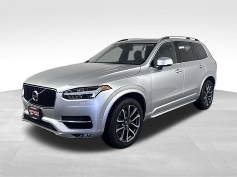 Used 2016 Volvo XC90 T6 Momentum w/ Momentum Plus Package AWD/4WD image 4