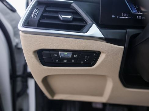 Used 2023 BMW 330i Sedan w/ Premium Package image 18